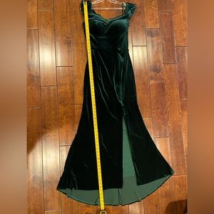 Beautiful Velvet Emerald Green Formal Dress - Size 8 - Form Fitting